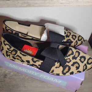 Skechers Cleo Point Wild Charmer Ballet Flats in Leopard Womens Size 11